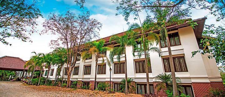 Tak Andaman Resort & Hotel Exterior foto