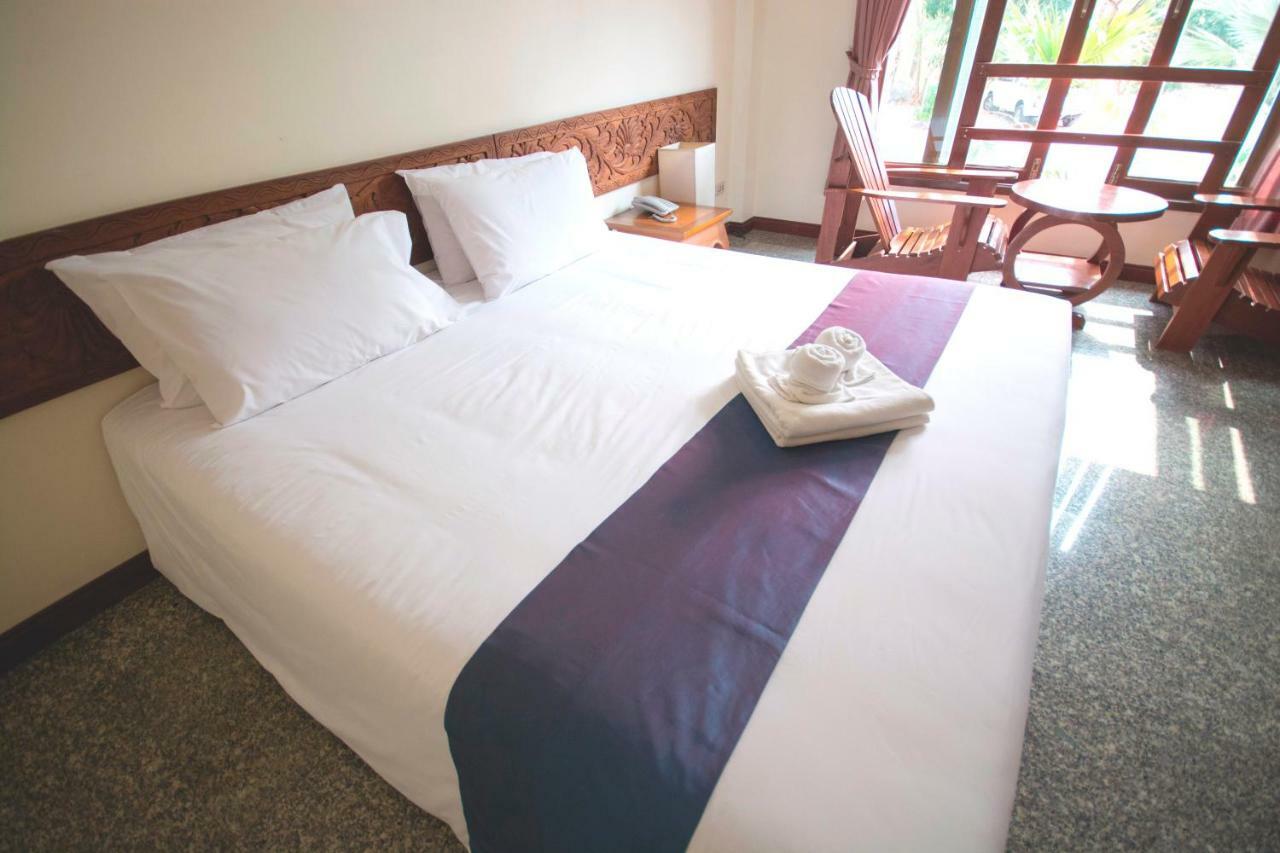 Tak Andaman Resort & Hotel Exterior foto